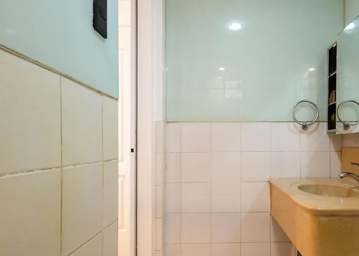 Cozy 1br Near St Lukes Bgc In Forbeswood Heights Manila