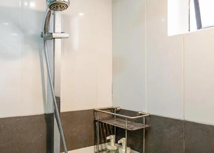 Cozy 1br Near St Lukes Bgc In Forbeswood Heights * Manila