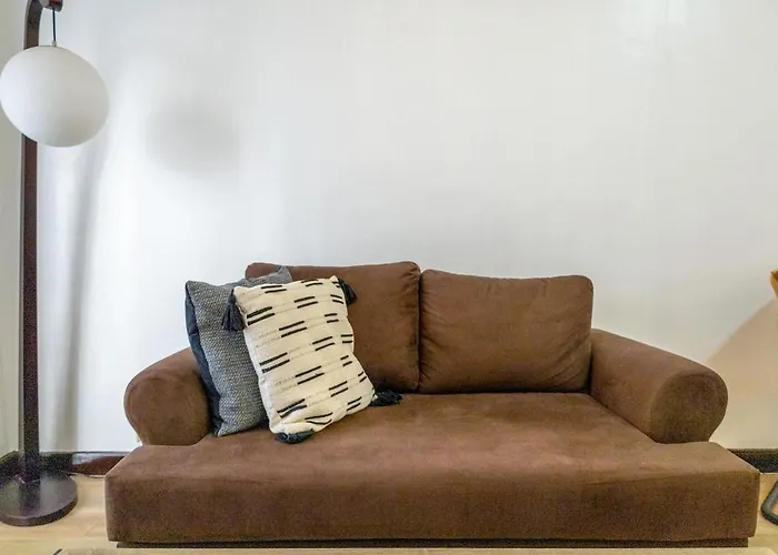 Cozy 1br Near St Lukes Bgc In Forbeswood Heights *